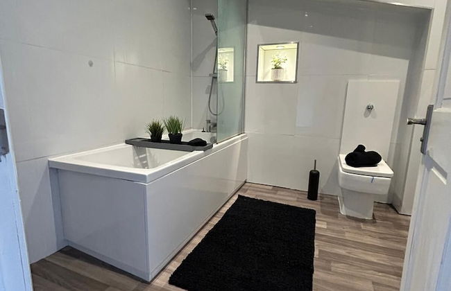 AMAZING CENTRAL 3 bed REFURB sleeps 5 - Photo 16