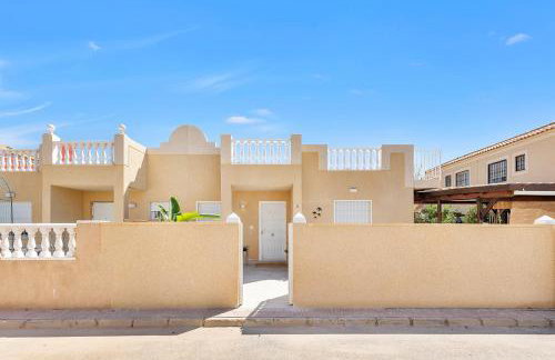 Bungalow Dolce Vita con piscina comunitaria en Torrevieja - Foto 2