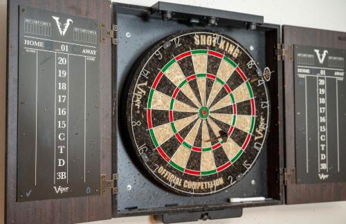 New Farmhouse, King Beds, Game Room, Hot Tub & View! - Foto 44