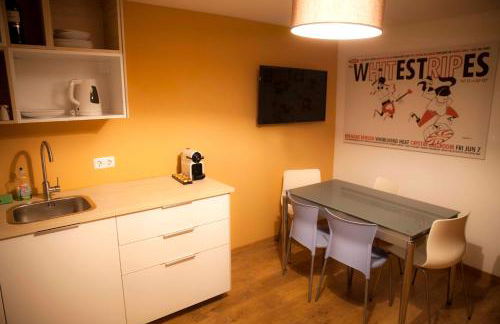 Apartment with Garden and Pool - Photo 11