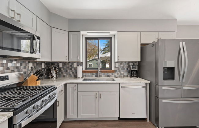 Spirit of the Rockies - Private Backyard & Hot Tub - Foto 7