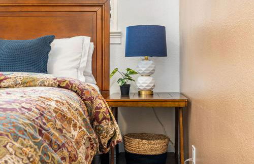 Modern home near UVU and BYU with hot tub and mountain views - Foto 23