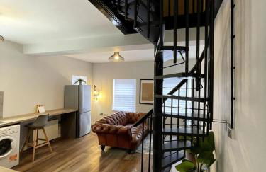 Central Industrial Chic 2-Bedroom Flat - Photo 6