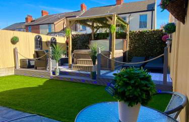 NEW…THE HOTTUB HOUSE BLACKPOOL PLEASURE BEACH - Photo 8