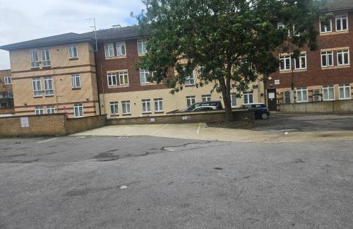 Stylish Madison Apartment with Balcony - FREE Car Parking - Hemel Hempstead Town Centre - Foto 28