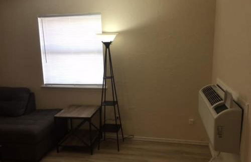 Cozy 1-BR upstairs apartment, near Fort Sill! - Photo 5