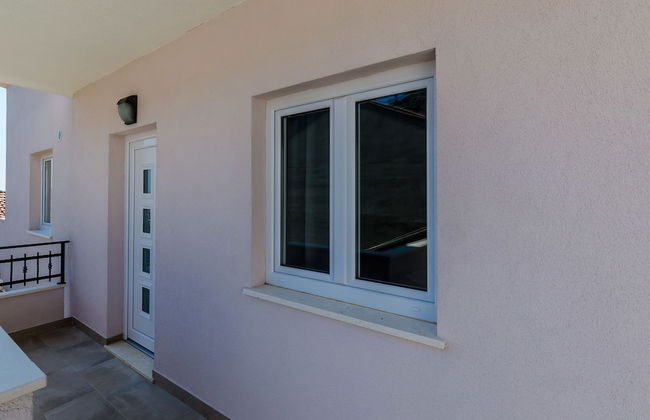 Apartments Life - Photo 2