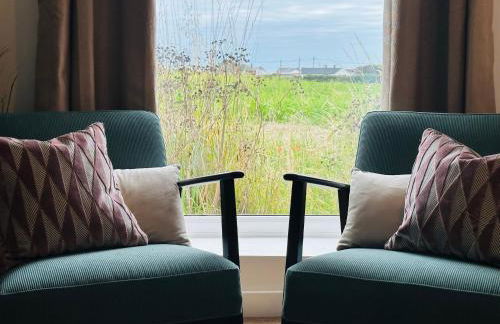 Bromholme Cottage Bacton - Sleeps 10, hot tub, close to beach - Photo 35