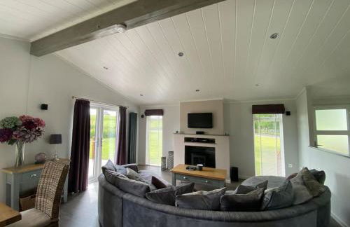 Gorstage Meadows Luxury 2 Bedroom Lodge in Rural Cheshire - Photo 24