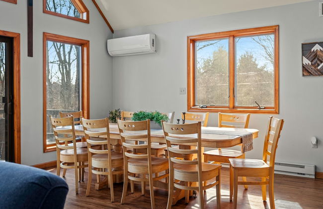 Lake View Chalet by Avantstay Lake Access Deck - Photo 13