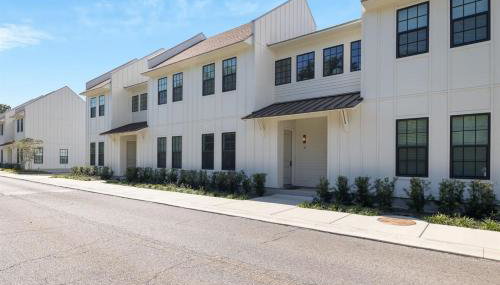 Chandeluer Shore 9 - Steps to Beach, Pet-Friendly, Pool, Fast WiFi - Foto 4