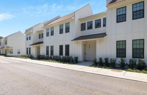 Chandeluer Shore 9 - Steps to Beach, Pet-Friendly, Pool, Fast WiFi - Foto 4