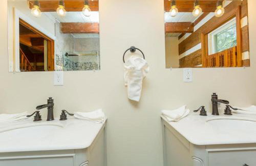 Riverfront Log Cabin Hot Tub, Mtn Views & Hottub - Foto 21