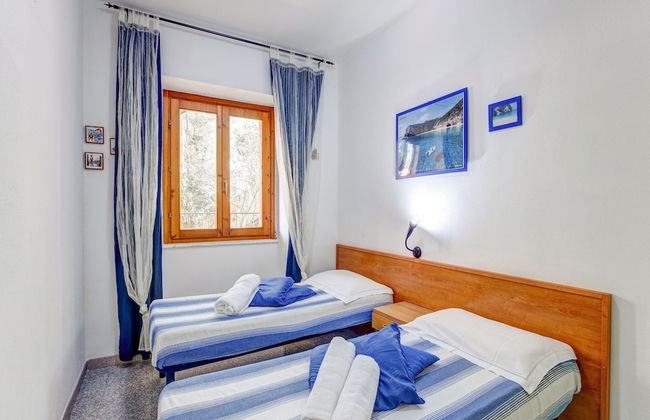 Restful Apartment in Cala Gonone with Balcony near Sea Beach - Photo 3