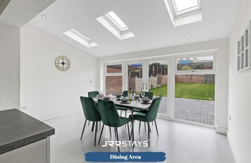 Tipton 3 Bedroom House Garden Sleeps 7 - JRR Stays - Foto 39