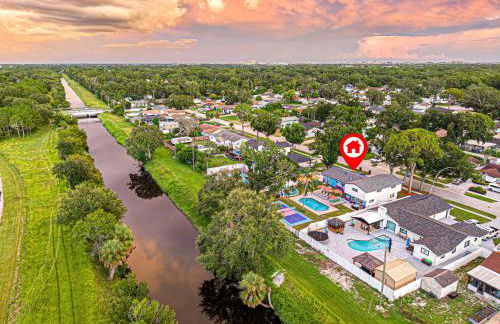 NEW-Heated Pool-Pickleball-Hot Tub-Movie Theater-Game Room-Playset-Basketball-10 Beds - Foto 79