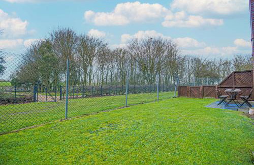 Beautiful City Centre Apartment with Free Parking, Fast-Wifi, SmartTV with Netflix and Private Garden by Yoko Property - Foto 24