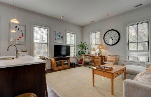 Elegant Sunlit Home with Private Rooftop Oasis - Foto 19