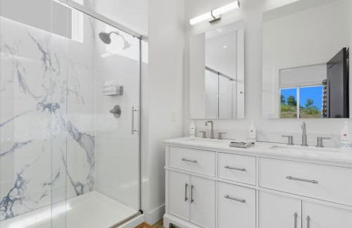 Expansive Deck, Private Dock, Boat Slip and Stunning Views - Foto 26