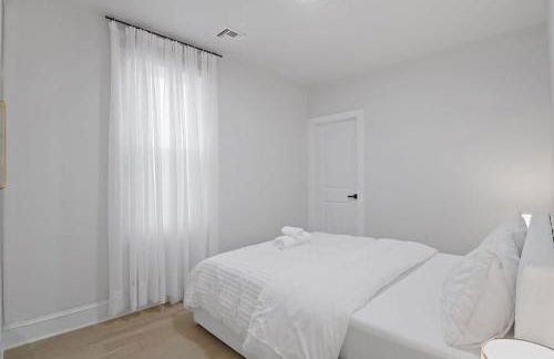 Elegant 2BR-2BA Spacious Escape with Rooftop Near NYC - Foto 14