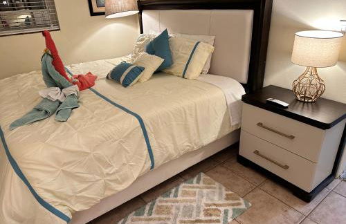 South Florida Spacious Oasis 4BR Retreat with 2 King Beds, Amazing Pool, near Beaches - Photo 68