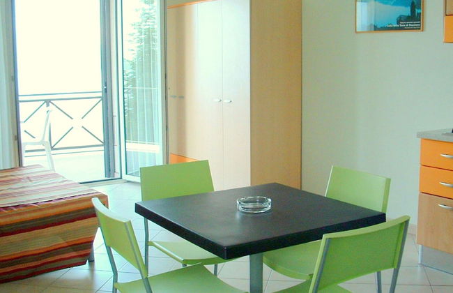 Apartment in Residence on Lake Maggiore near Beach - Foto 10