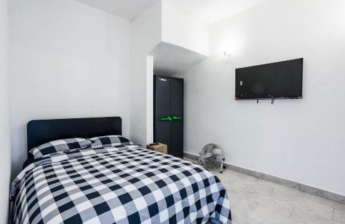 4 bedroom house with Garden, Parking & 3 mins Walking Distance from Train Station - Photo 47