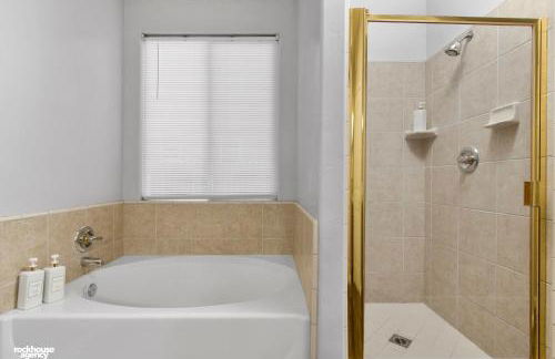 NorthWest Farmhouse - Photo 13