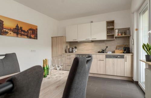 Elbling Appartement for 4 People - Billiards - 2 Bedrooms - 2 Bathrooms - Balcony with Mosel View - Parking - Wine Barrel Bar - Fully Equipped Kitchen - Netflix - WaipuTV - 3 km from Cochem - Foto 8