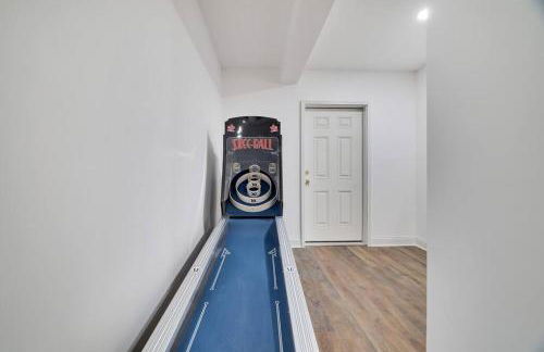 Luxe Lrg Pocono House for 18 Hot Tub/Gameroom/Pool - Foto 31