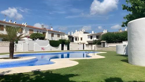 Costa Dorada Beach Villa with Shared Pool and Terrace - Foto 2