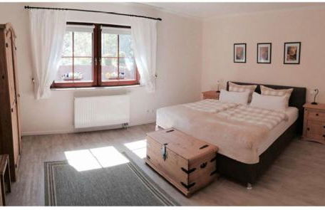 Premium Gruppenunterkunft fuer bis zu 25 Gaeste im Garten mit Badefass - Foto 11