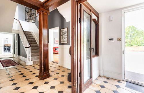 Cotswold Cheltenham, whole house with hot tub - Photo 57