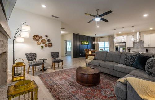 Modern Emerson retreat close to LakePoint Sports - Photo 1