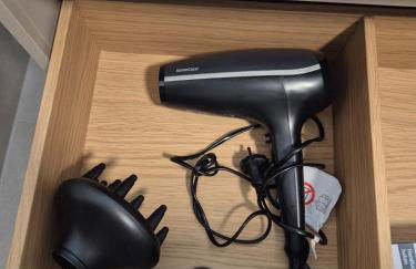 Luxsuite Still und Komfort 2 Balkon Elektrogrill Tischfussball TV-75 Zoll - Foto 7