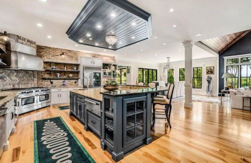 Luxury Mountain Mansion, 7BR, 8 king beds, 10000sf, Views, Pool, Sport Court, Gym, Sauna, Petting Zoo - Foto 9