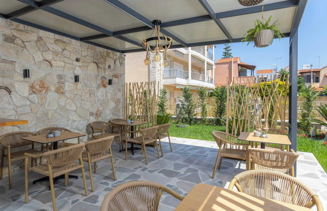 Danae Comfort Living - Photo 35