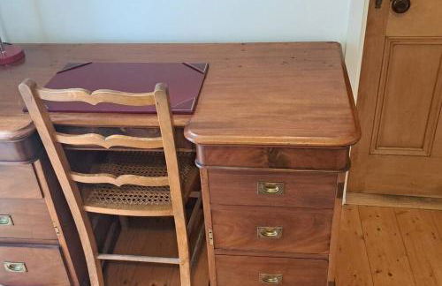 Stunning 3BD Victorian House in Bramhall Village - Photo 20