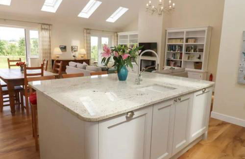 Beautiful Barn Stunning Views Parking & Garden - Photo 3