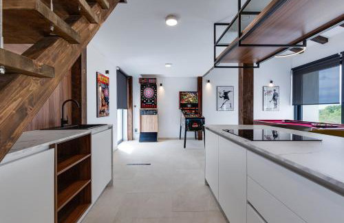 Luxury Spa Villa w Heated Pool, Jacuzzi & Sauna - Photo 26