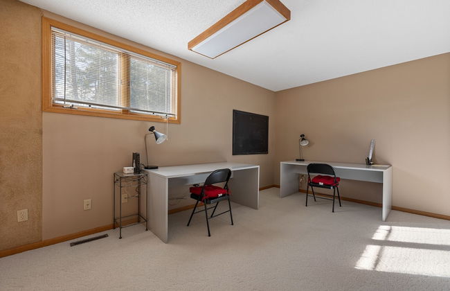 Peaceful Pines 5 BR Home with Jacuzzi - Foto 8