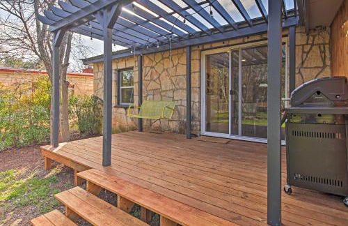 Retro Updated Blanco Abode - Steps to Main Street! - Foto 13