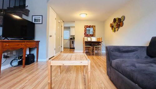 Luxe on Penn Family Friendly, Toddler amenities, baby proof with baby gate, toys, bath toys, cups and plates, Separate Workstation with Desk and Monitor, located in desirable SE Boise next to the Greenbelt and Boise River - Foto 4, Other