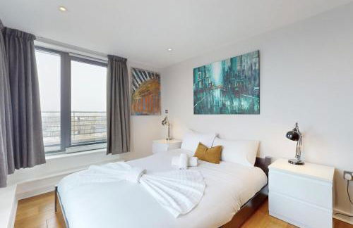 Penthouse Sanctuary with Wraparound Balcony - Pass the Keys - Foto 19