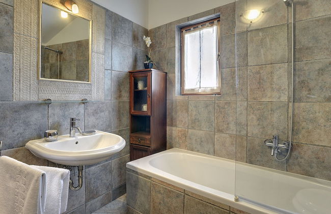 Well Maintained Holiday Home With Private Heated Pool Near the Beach - Foto 17