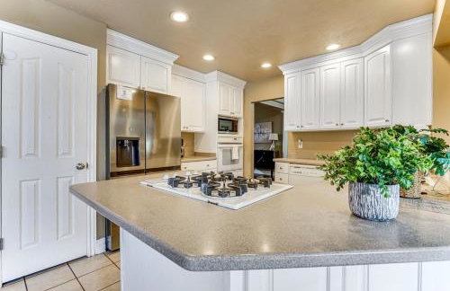 Luxe Draper Retreat w Pool, Sauna and Theater - Foto 13