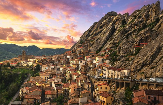 From Castelmezzano to Pietrapertosa - Guided Hiking Tour - Foto 1