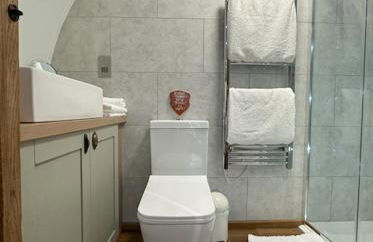 Romantic Rural Break In Countryside Castle Grounds Private Retreat Wizards Rest - Foto 15