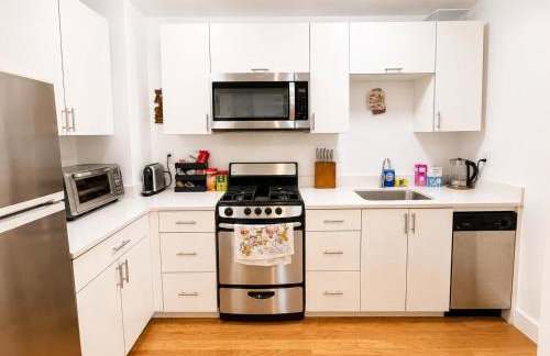 NYC Studio with Private Bathroom & Kitchenette - Photo 21