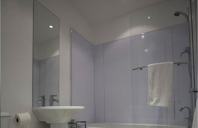 Aberdeen Serviced Apartments - The Lodge - Photo 2